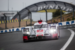 #7 Audi Sport Team Joest Audi R18 e-tron quattro: Marcel Fässler, Andre Lotterer, Benoit Tréluyer