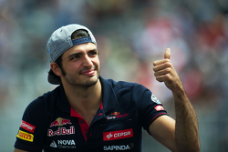 Carlos Sainz Jr., Scuderia Toro Rosso en el desfile de pilotos