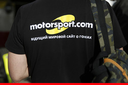 Motorsport.com T-Shirts auf Russisch