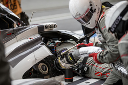 #19 Porsche Team Porsche 919 Hybrid: Nico Hulkenberg, Nick Tandy, Earl Bamber
