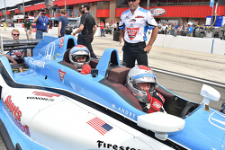 Jay Leno e Mario Andretti nella biposto IndyCar