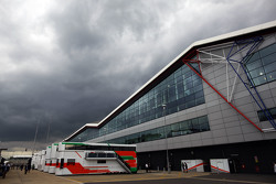 Camper Sahara Force India F1 Team nel paddock.