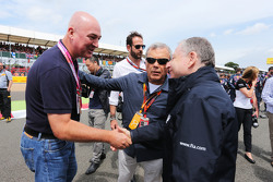 Sir Martin Sorrell, WPP-Geschäftsführer, mit Jean Todt, FIA-Präsident, in der Startaufstellung