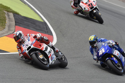 Andrea Dovizioso, Ducati Team y Aleix Espargaro, Team Suzuki MotoGP