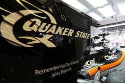 El Sahara Force India F1 VJM08 rinde homenaje a Jules Bianchi