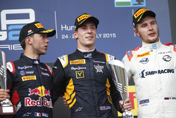 Il vincitore Alex Lynn, DAMS, Pierre Gasly, DAMS e Sergey Sirotkin, Rapax