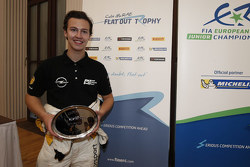 Emil Bergkvist riceve il Colin McRae ERC Flat Out Trophy