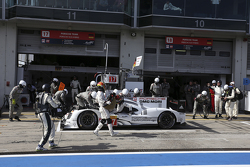 #17 Porsche Team Porsche 919 Hybrid: Timo Bernhard, Mark Webber, Brendon Hartley