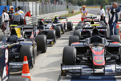 Los autos de GP2 en el parc ferme