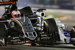 Nico Hülkenberg, Sahara Force India F1 VJM08, und Felipe Massa, Williams FW37, mit Unfall während de