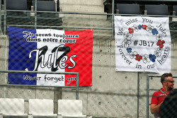 Plakate im Gedenken an Jules Bianchi