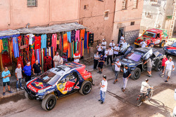 #312 Peugeot Sport Peugeot 2008 DKR: Sébastien Loeb, Daniel Elena; #311 Peugeot Sport Peugeot 2008 D