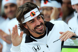 Fernando Alonso, McLaren, feiert seinen 250. GP