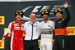 Podium: 2. Sebastian Vettel, Ferrari; 1. Lewis Hamilton, Mercedes AMG F1; 3. Sergio Perez, Sahara Fo