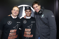 2015 champion Pascal Wehrlein, HWA AG, mit Toto Wolff