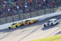 Kollision: Joey Logano, Team Penske Ford; Matt Kenseth, Joe Gibbs Racing Toyota