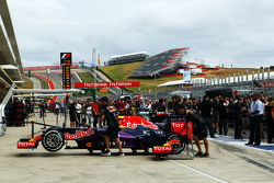 Red Bull Racing RB11 en los pits