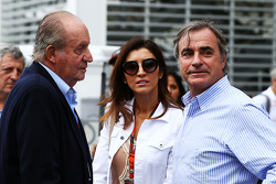 El ex Rey de España, Juan Carlos con Fabiana Flosi, y Carlos Sainz (ESP)