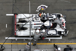 #17 Porsche Team Porsche 919 Hybrid: Timo Bernhard, Mark Webber, Brendon Hartley