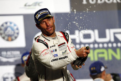Podium: 1. Mark Webber feiert mit Champagner