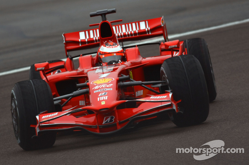 Kimi Raikkonen prova la nuova Ferrari F2008