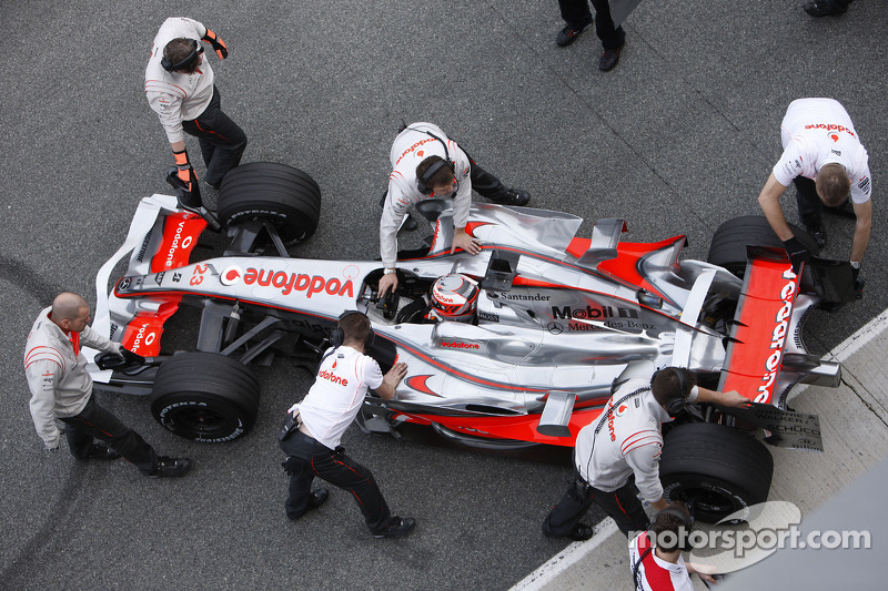 Heikki Kovalainen test ediyoryeni McLaren Mercedes MP4-23