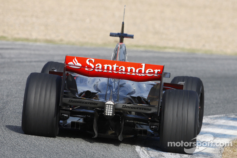 Lewis Hamilton test ediyoryeni McLaren Mercedes MP4-23