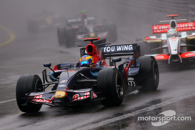 2008 yılında Liuzzi takımdan gönderilirken, yerini Sebastien Bourdais aldı.