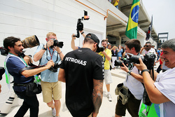 Lewis Hamilton, Mercedes AMG F1 bei seiner Ankunft im Fahrerlager
