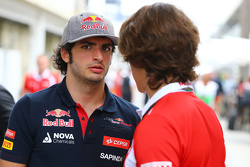 Carlos Sainz Jr., Scuderia Toro Rosso, mit Roberto Merhi, Manor Marussia F1 Team