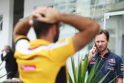 Christian Horner, Red Bull Racing Team Principal, and Cyril Abiteboul, Renault Sport F1 Managing Dir