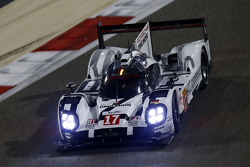 #17 Porsche Team Porsche 919 Hybrid: Timo Bernhard, Mark Webber, Brendon Hartley
