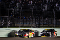 Jeff Gordon, Hendrick Motorsports Chevrolet; Martin Truex Jr., Furniture Row Racing Chevrolet