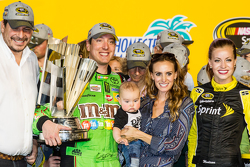 Victory-Lane: 1. und Champion NASCAR Sprint-Cup 2015: Kyle Busch, Joe Gibbs Racing Toyota, beim Feie