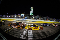 Joey Logano, Team Penske Ford, Carl Edwards, Joe Gibbs Racing Toyota