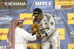 Podio: il vincitore Yvan Muller, Citroën C-Elysée WTCC, Citroën World Touring Car team