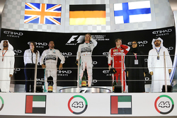 Podio: il vincitore Nico Rosberg, Mercedes AMG F1 Team, secondo Lewis Hamilton, Mercedes AMG F1 Team