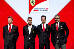 Da sinistra a destra: Kimi Raikkonen, Sebastian Vettel, Esteban Gutierrez e Maurizio Arrivabene, Team Principal Scuderia Ferrari