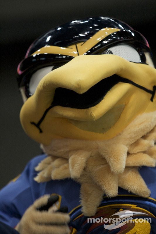 Atlanta Thrashers hockey game: Brown Thrasher, the team mascot at Road