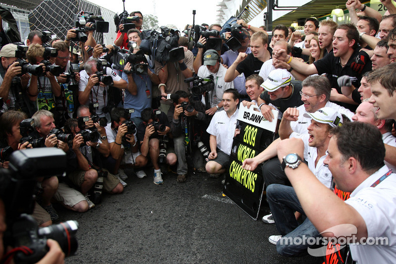 Jenson Button, BrawnGP celebra el campeonato con el equipo BrawnGP