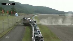 Airborne crash at the Super GT Autopolis race Airborne crash at the Super GT Autopolis race