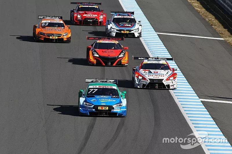 Exhibici&oacute;n del Super GT y DTM