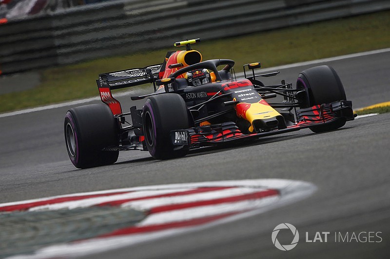 Verstappen, Vettel'e çarptı, ceza aldı!