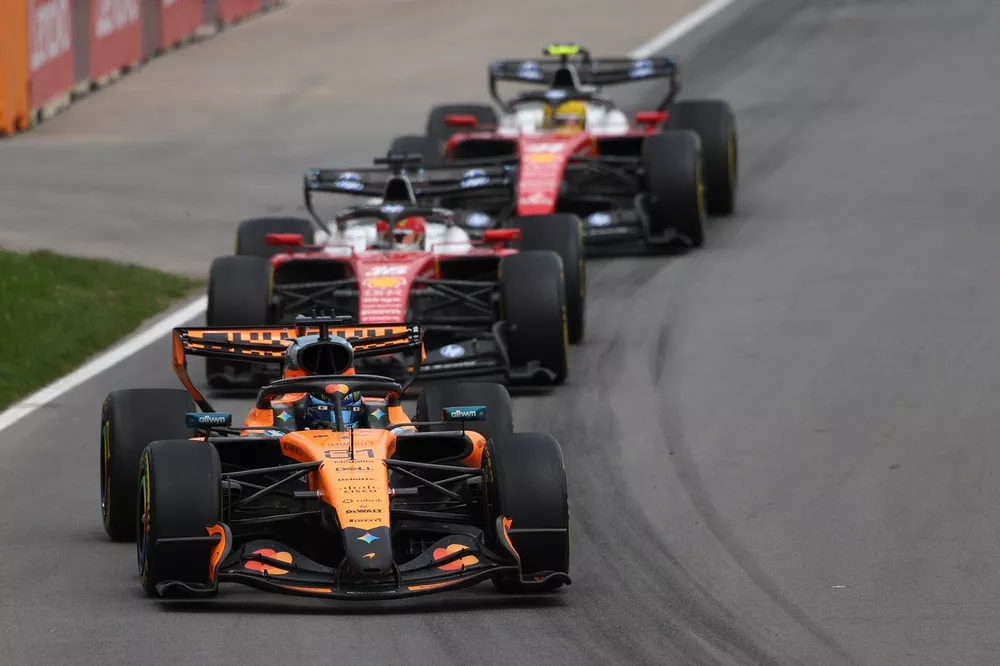 Charles Leclerc, Ferrari, Lewis Hamilton, Ferrari, Oscar Piastri, McLaren