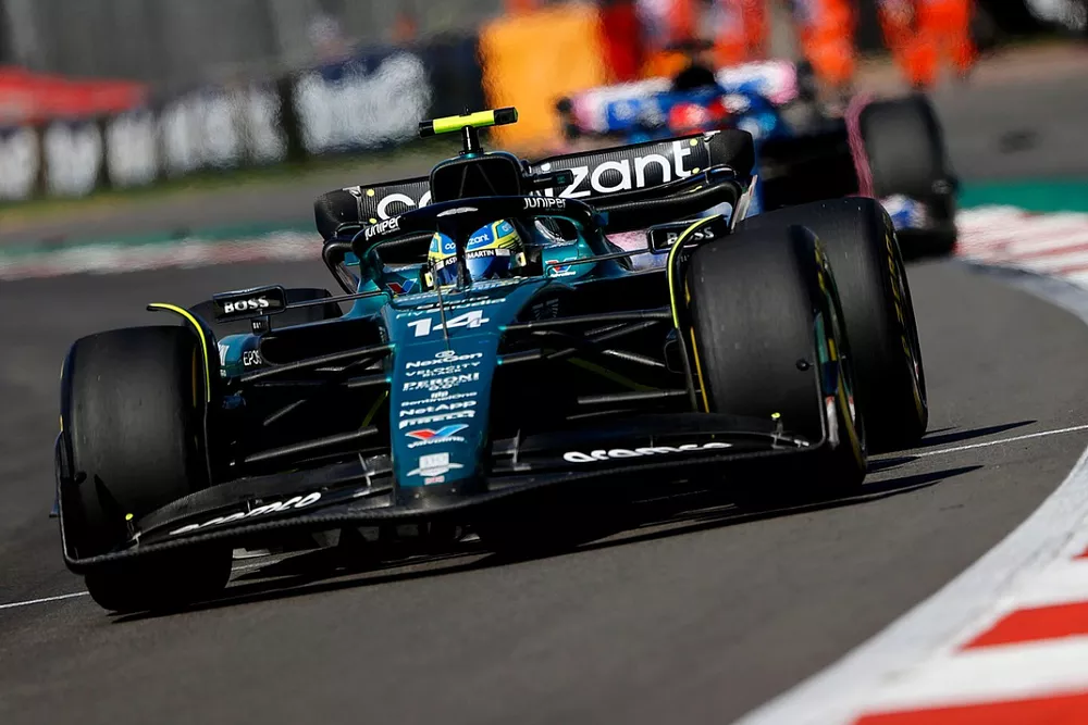 Fernando Alonso, Aston Martin AMR23, Esteban Ocon, Alpine A523