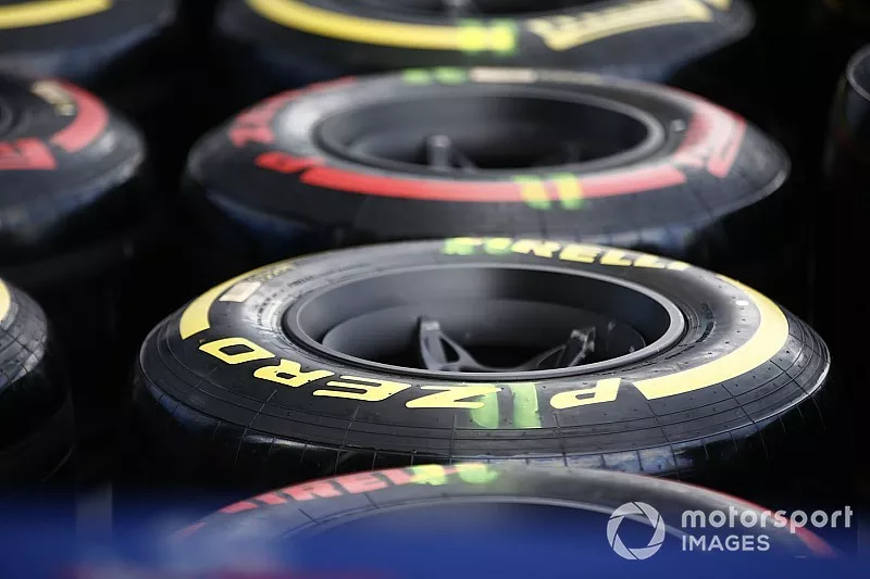 Pneus Pirelli dans le paddock