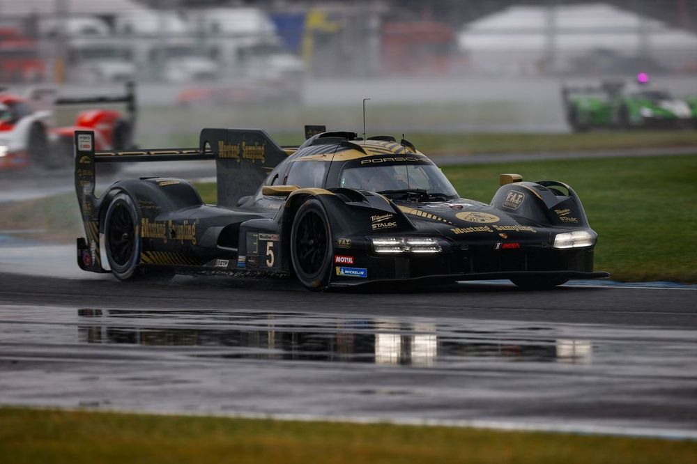 #5 Proton Competition Porsche 963: Gianmaria Bruni, Bent Viscaal, Alessio Picariello