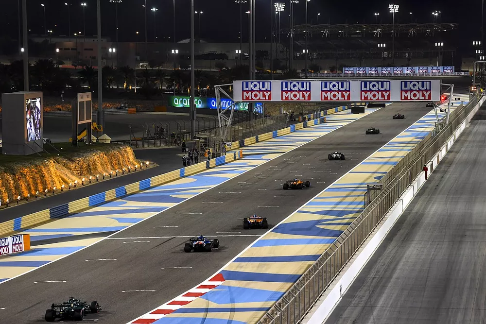 Lando Norris, McLaren MCL35M, Daniel Ricciardo, McLaren MCL35M, Fernando Alonso, Alpine A521, et Lance Stroll, Aston Martin AMR21