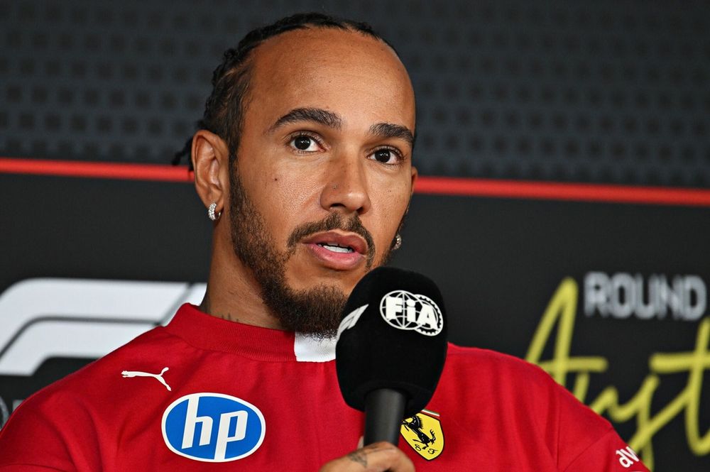 Lewis Hamilton admite: Rumores sobre Horner "um pouco de distração"