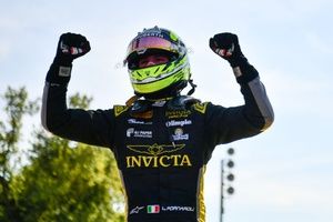 Leonardo Fornaroli é campeão da temporada 2025 da F2